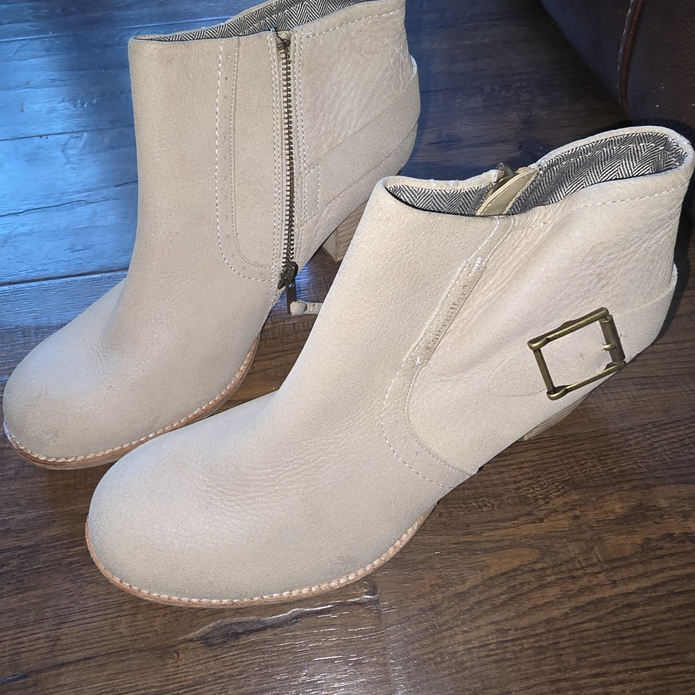 Caterpillar Women's Tan Ankle Booties